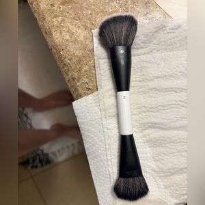 Makeup By Mario F4 Dual-Ended Brush - Black and White